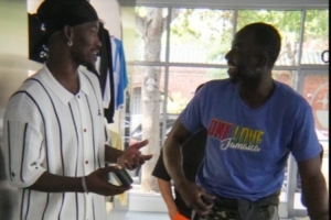 华体会网页版-欢迎来到我的主场！巴特勒尽情招待追梦 打牌聊天不亦乐乎