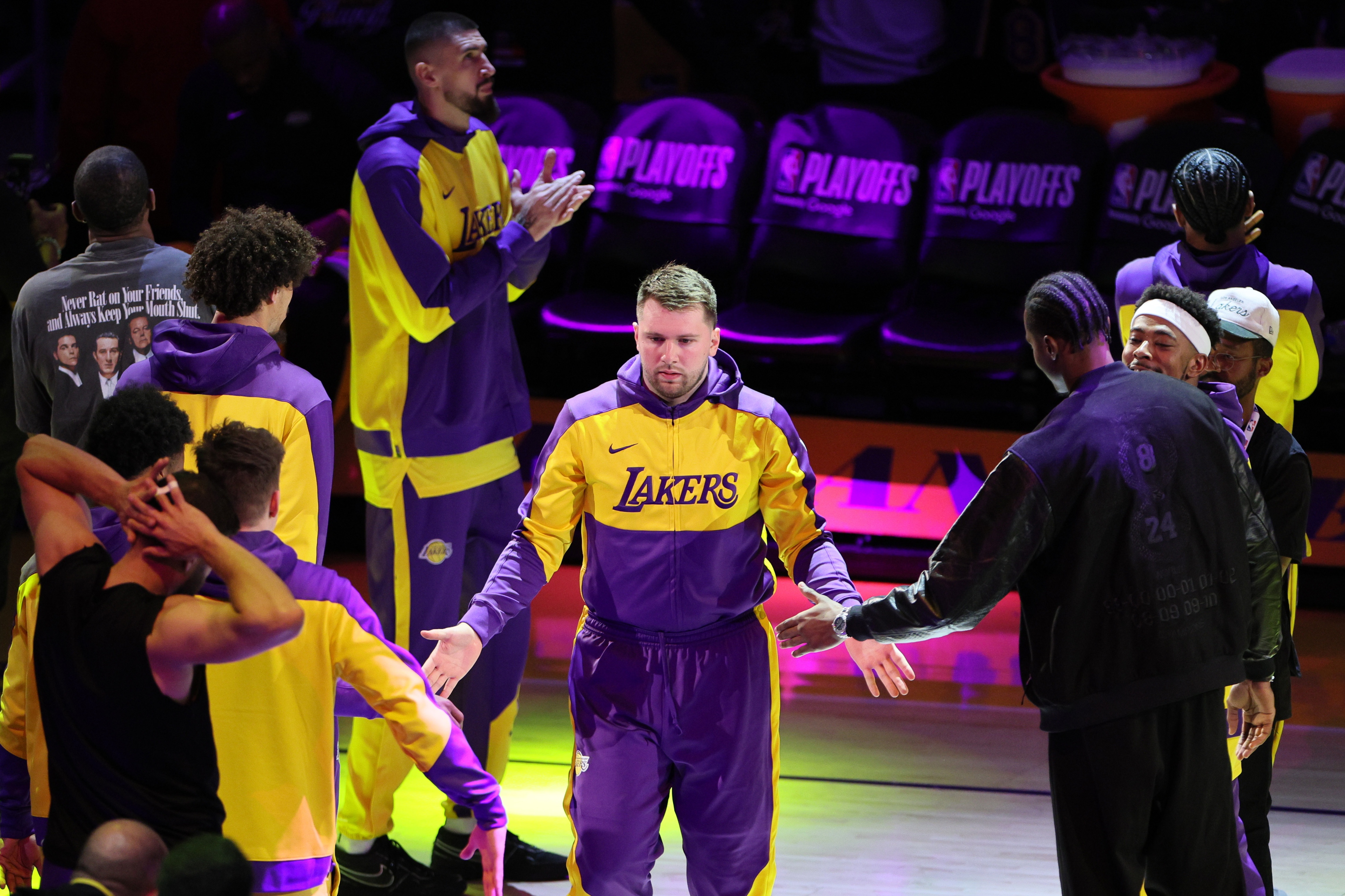 美记：湖人此前大量签富保罗的人 今年换成了卢卡经纪人旗下的人