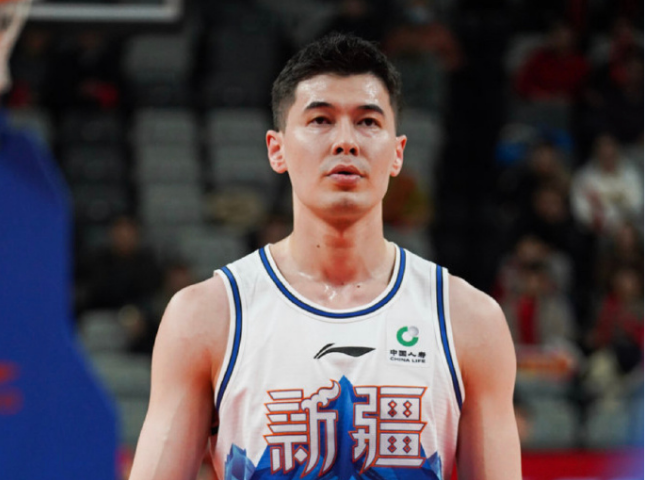 华体会网页版-新疆男篮注册14人：赵睿离队后仅剩阿不都顶薪 混血冯傲升一队